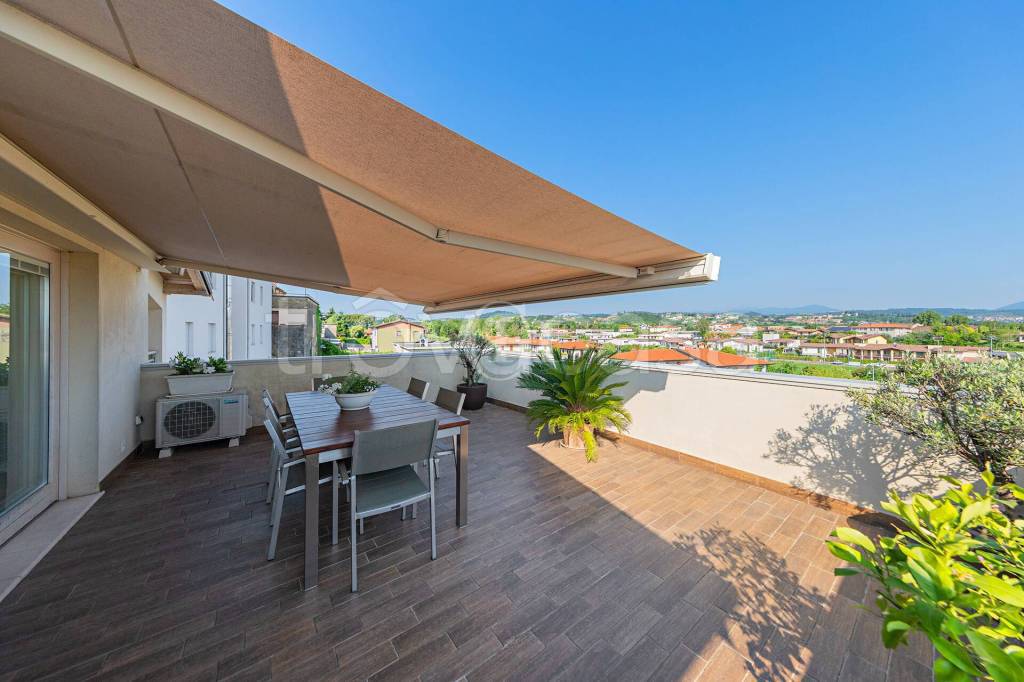 appartamento in vendita a Peschiera del Garda