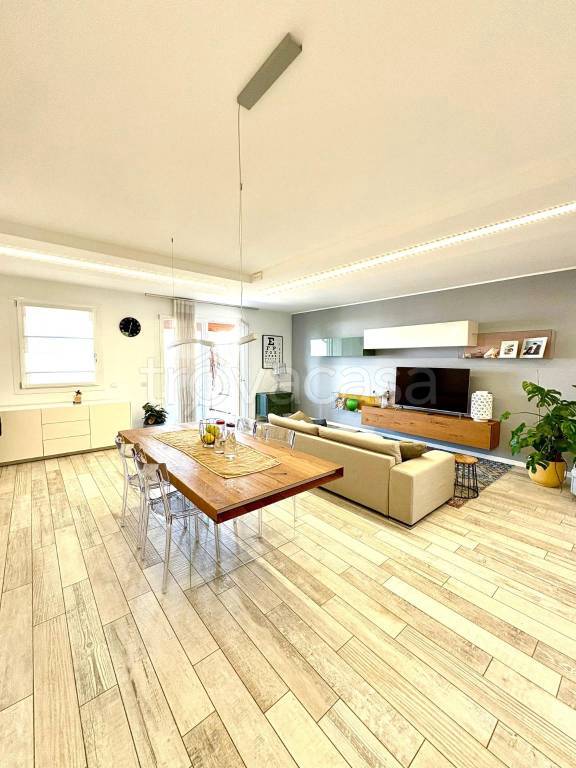 appartamento in vendita a Peschiera del Garda in zona San Benedetto di Lugana