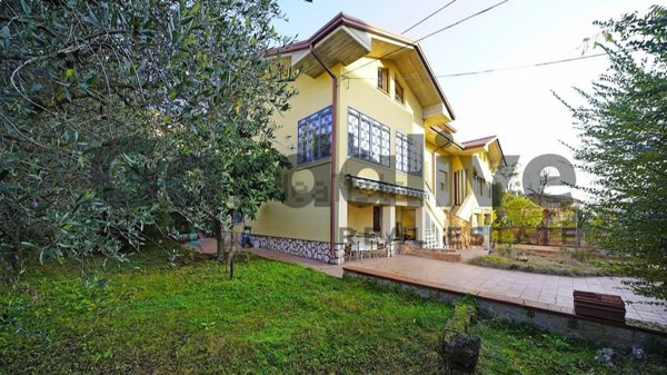 casa indipendente in vendita a Peschiera del Garda