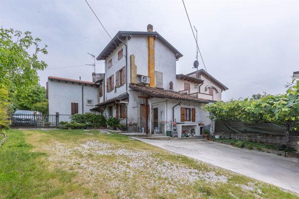 casa indipendente in vendita a Peschiera del Garda in zona Broglie