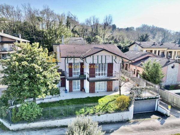 casa indipendente in vendita a Peschiera del Garda