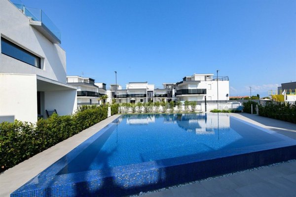 appartamento in vendita a Peschiera del Garda in zona San Benedetto di Lugana