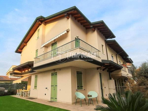 casa indipendente in vendita a Peschiera del Garda