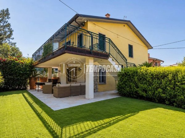 casa indipendente a Peschiera del Garda in zona San Benedetto di Lugana