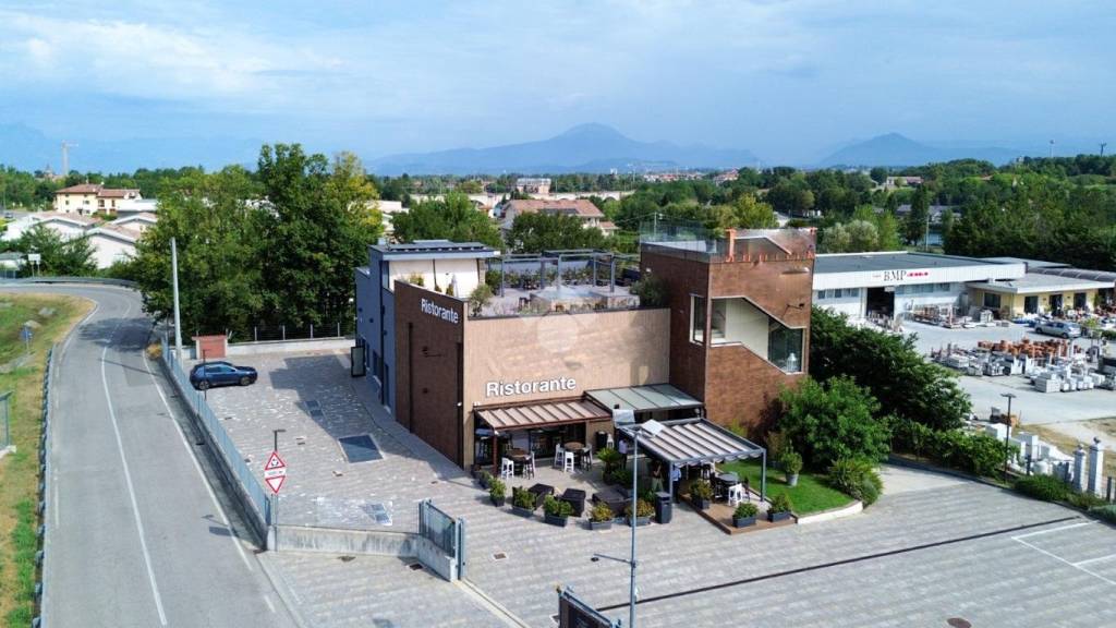 negozio in vendita a Peschiera del Garda