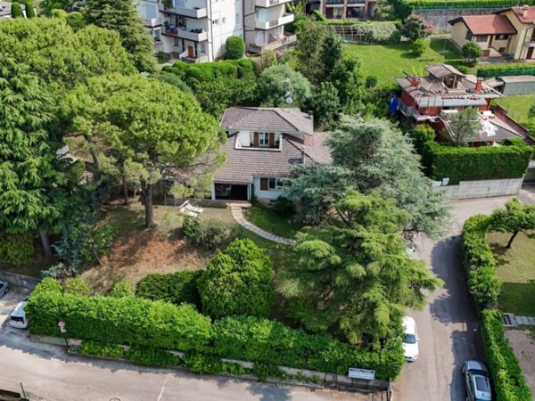 casa indipendente in vendita a Peschiera del Garda