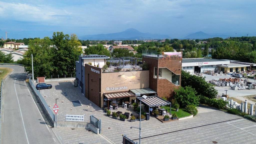 negozio in vendita a Peschiera del Garda