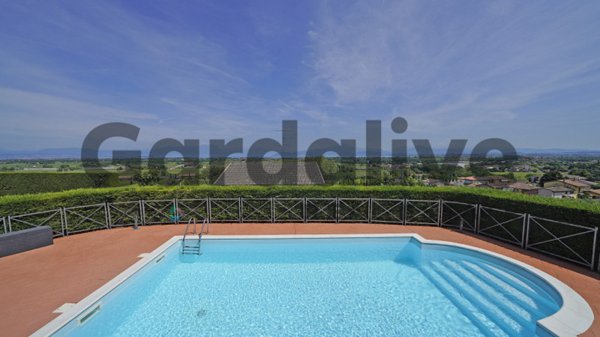 casa indipendente in vendita a Peschiera del Garda