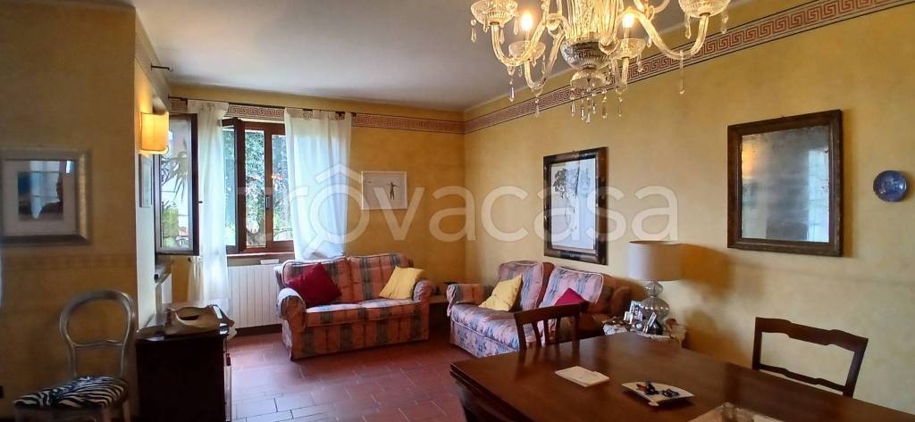 casa indipendente in vendita a Peschiera del Garda