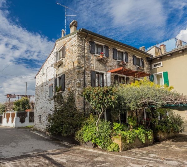 casa indipendente in vendita a Peschiera del Garda