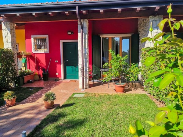 casa indipendente in vendita a Peschiera del Garda