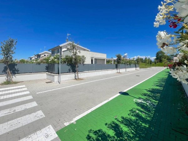 casa indipendente in vendita a Peschiera del Garda