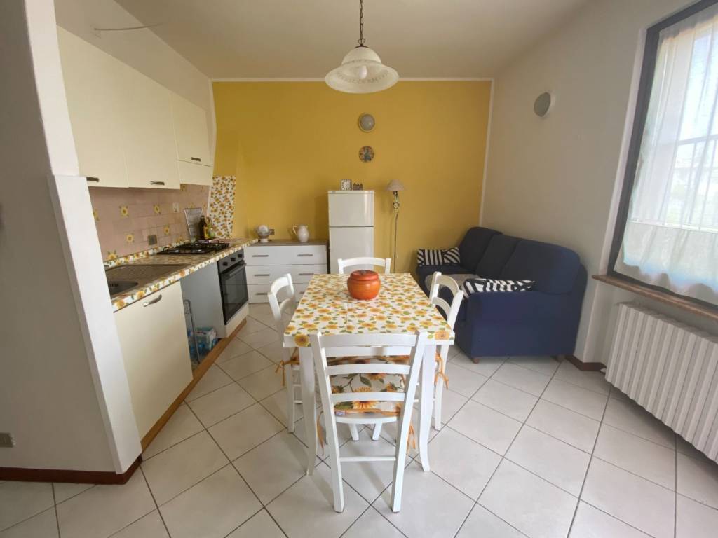 appartamento in vendita a Peschiera del Garda in zona Dolci