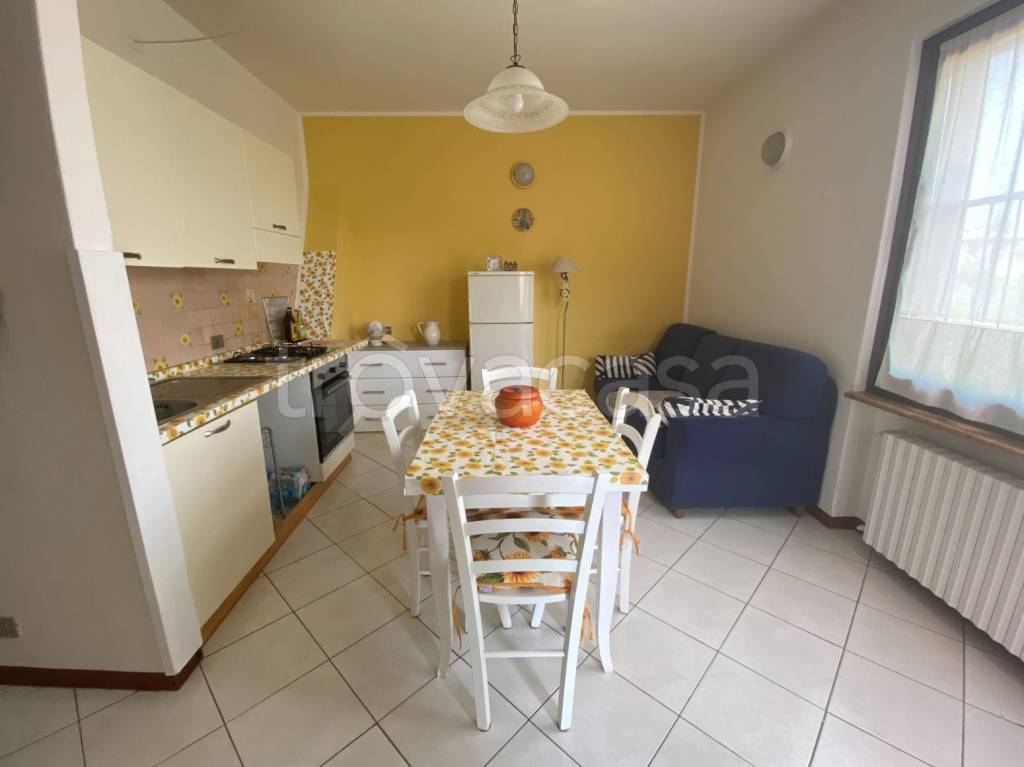 appartamento in vendita a Peschiera del Garda in zona Dolci