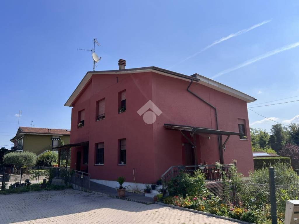 casa indipendente in vendita a Peschiera del Garda