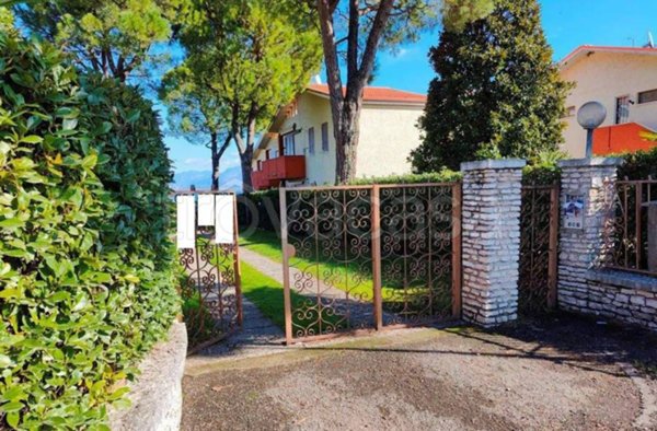 casa indipendente in vendita a Peschiera del Garda