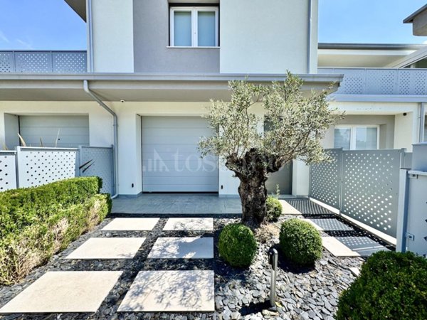 casa semindipendente a Peschiera del Garda in zona San Benedetto di Lugana