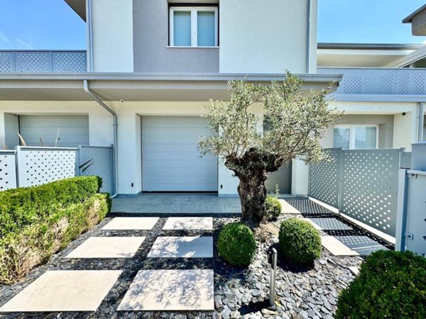 casa semindipendente a Peschiera del Garda in zona San Benedetto di Lugana