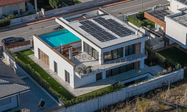 casa indipendente in vendita a Peschiera del Garda