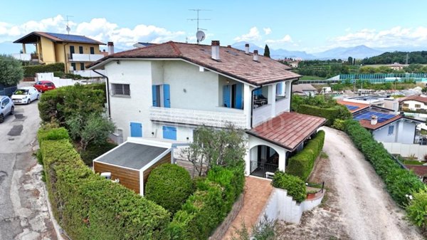 casa indipendente in vendita a Peschiera del Garda