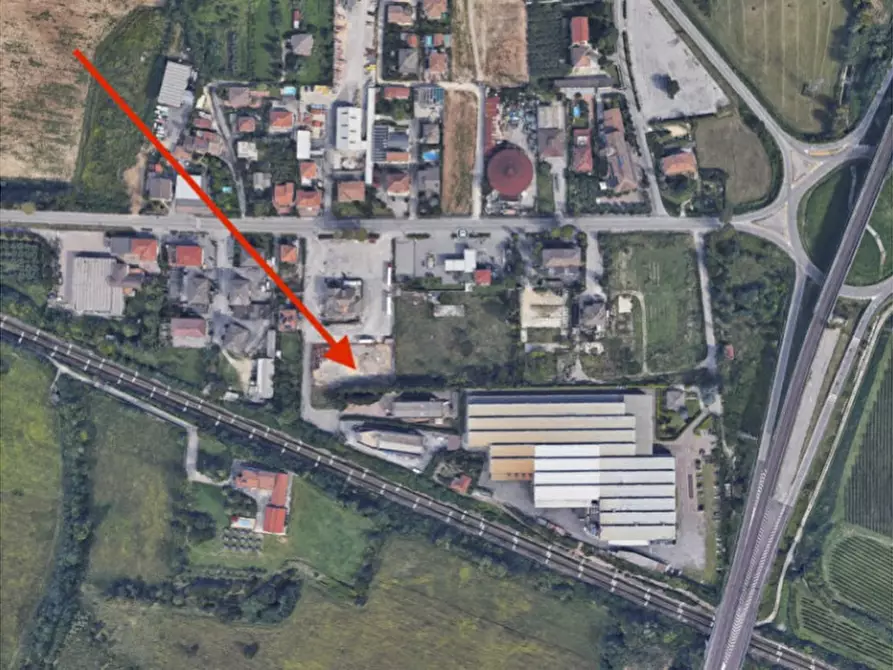 locale di sgombero in vendita a Peschiera del Garda