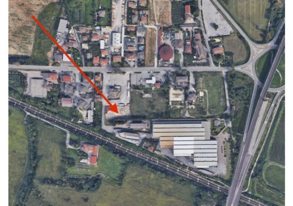 locale commerciale in vendita a Peschiera del Garda