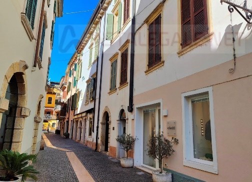 appartamento in vendita a Peschiera del Garda