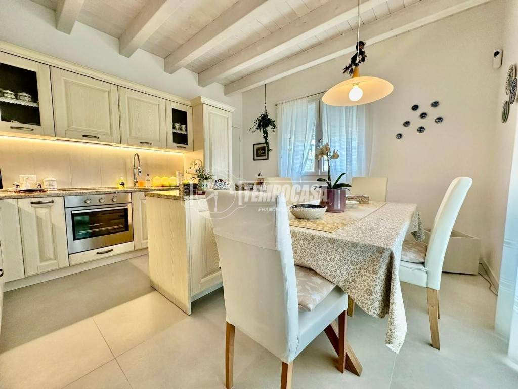 appartamento in vendita a Peschiera del Garda