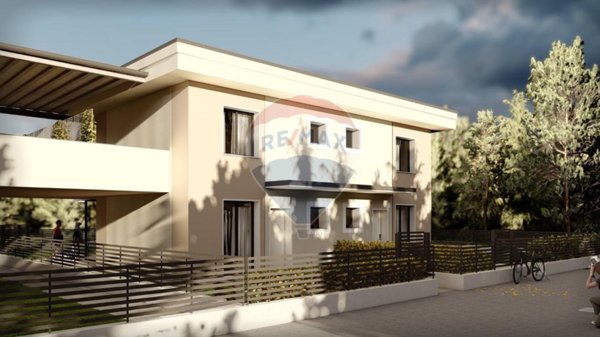 casa indipendente in vendita a Peschiera del Garda