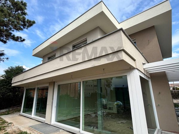 casa indipendente in vendita a Peschiera del Garda