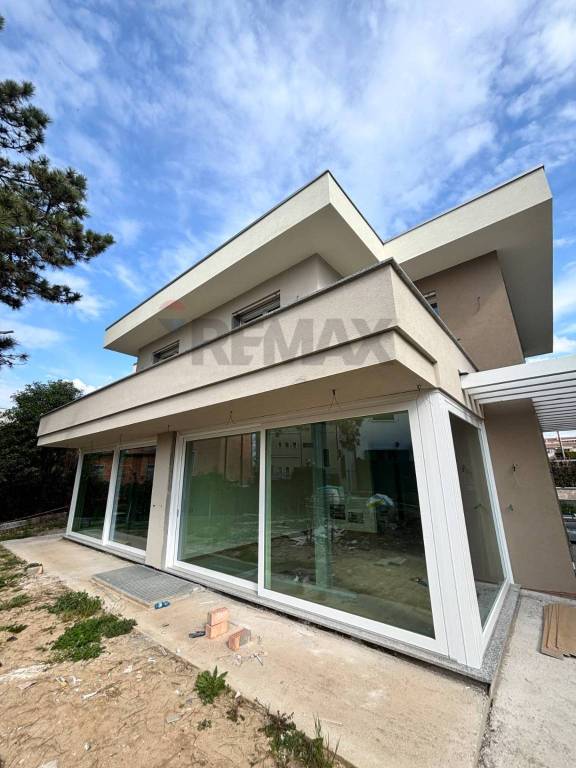 casa indipendente a Peschiera del Garda in zona San Benedetto di Lugana
