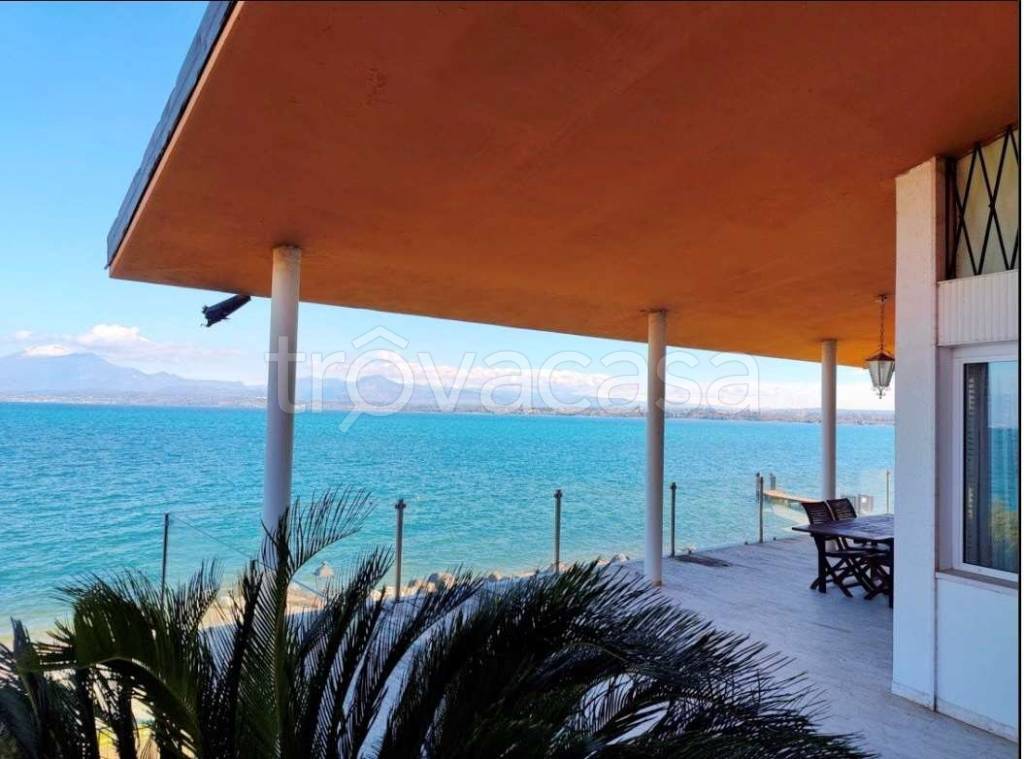 casa indipendente in vendita a Peschiera del Garda