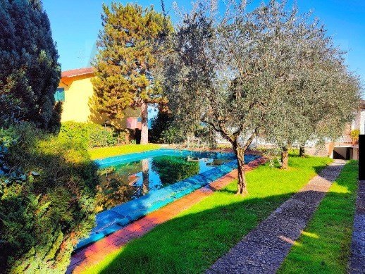 casa indipendente a Peschiera del Garda in zona San Benedetto di Lugana