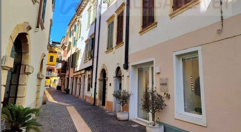 appartamento in vendita a Peschiera del Garda