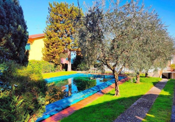 casa indipendente in vendita a Peschiera del Garda