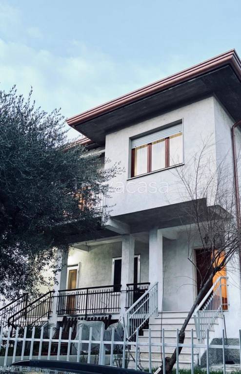 casa indipendente in vendita a Peschiera del Garda