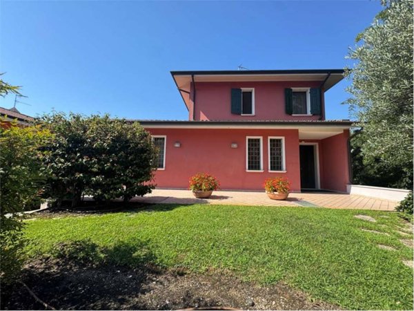 casa indipendente in vendita a Peschiera del Garda