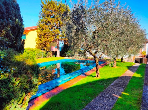 casa indipendente in vendita a Peschiera del Garda