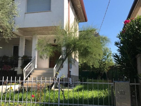 casa indipendente in vendita a Peschiera del Garda