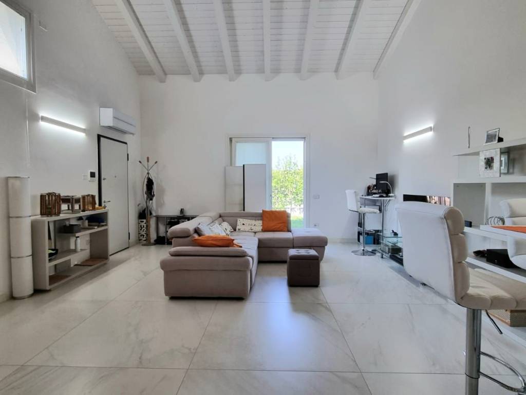 casa indipendente in vendita a Peschiera del Garda