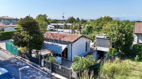 casa indipendente in vendita a Peschiera del Garda