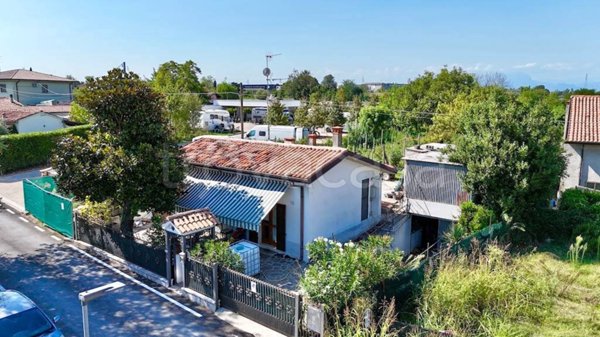 casa indipendente in vendita a Peschiera del Garda