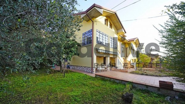 casa indipendente in vendita a Peschiera del Garda