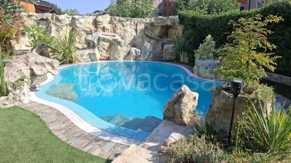 casa indipendente in vendita a Peschiera del Garda in zona Dolci