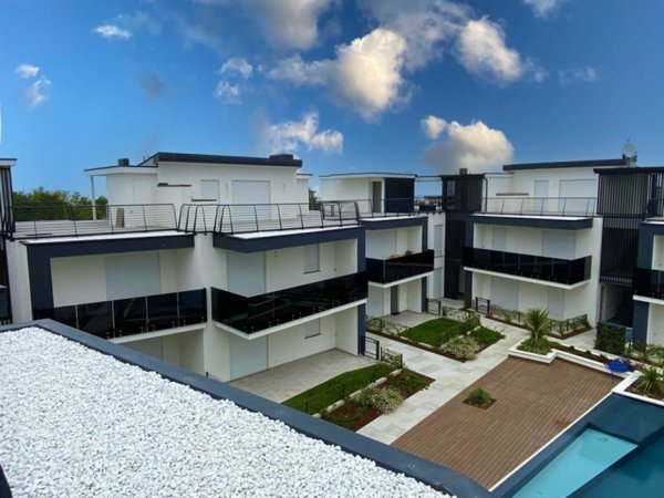 appartamento in vendita a Peschiera del Garda in zona San Benedetto di Lugana