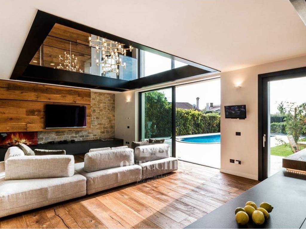 casa indipendente in vendita a Peschiera del Garda