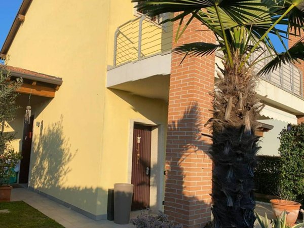 casa indipendente in vendita a Peschiera del Garda