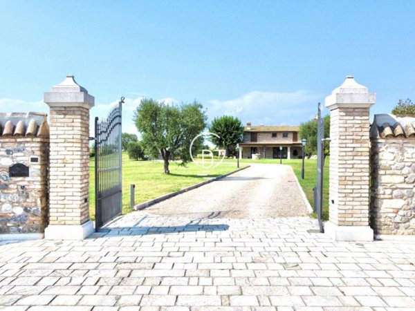 casa indipendente in vendita a Peschiera del Garda