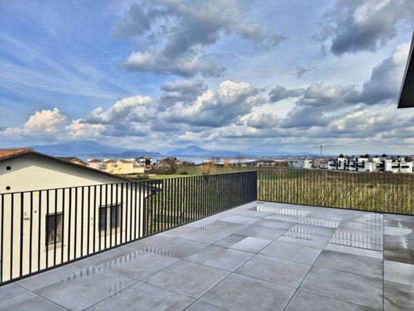 appartamento in vendita a Peschiera del Garda in zona San Benedetto di Lugana