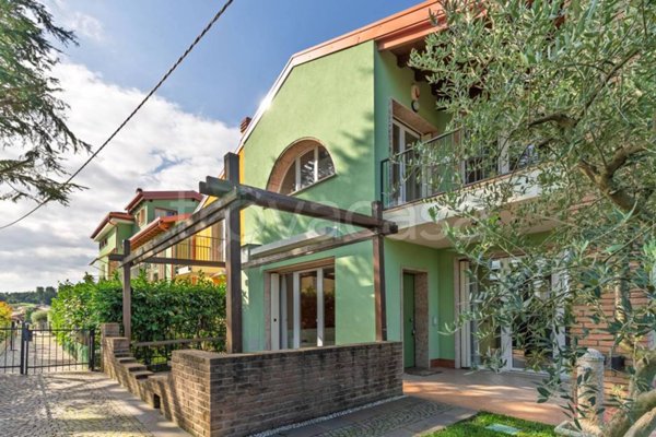 casa indipendente in vendita a Peschiera del Garda in zona Broglie